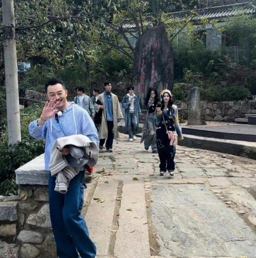 孟子义多高啊我的妈，这身材，路拍都这么顶……