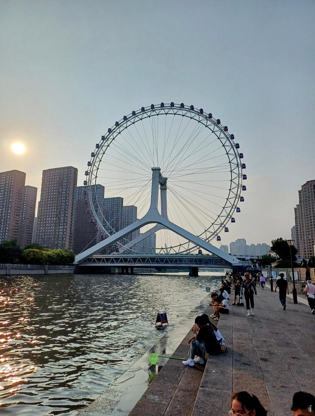 亲属回应妈妈哥哥下水救弟弟溺亡天津之眼亲水平台，妈妈和哥哥为救落水弟弟双双溺亡。