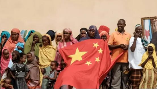 中国又养出了一只白眼狼！欠着中国一千多万美金卫星费七年不还，转头就砸20亿美元