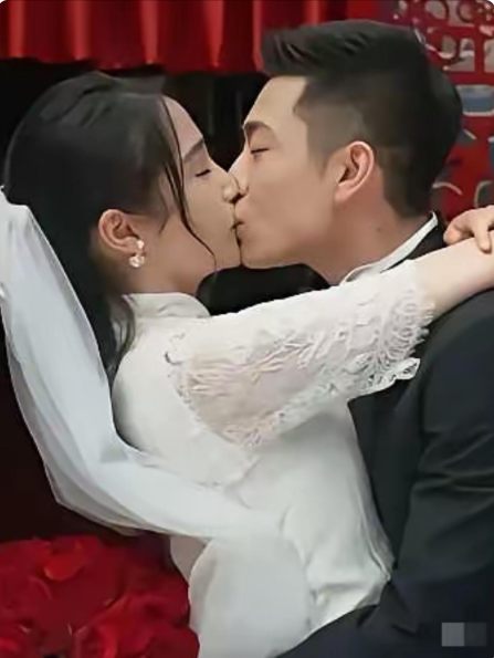 关晓彤估计头都大了，这躲还是不躲好。