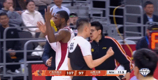 迪亚洛这个动作，如果没有记错，奎因在对阵辽宁的时候也是这个动作，被吹技术犯规，裁