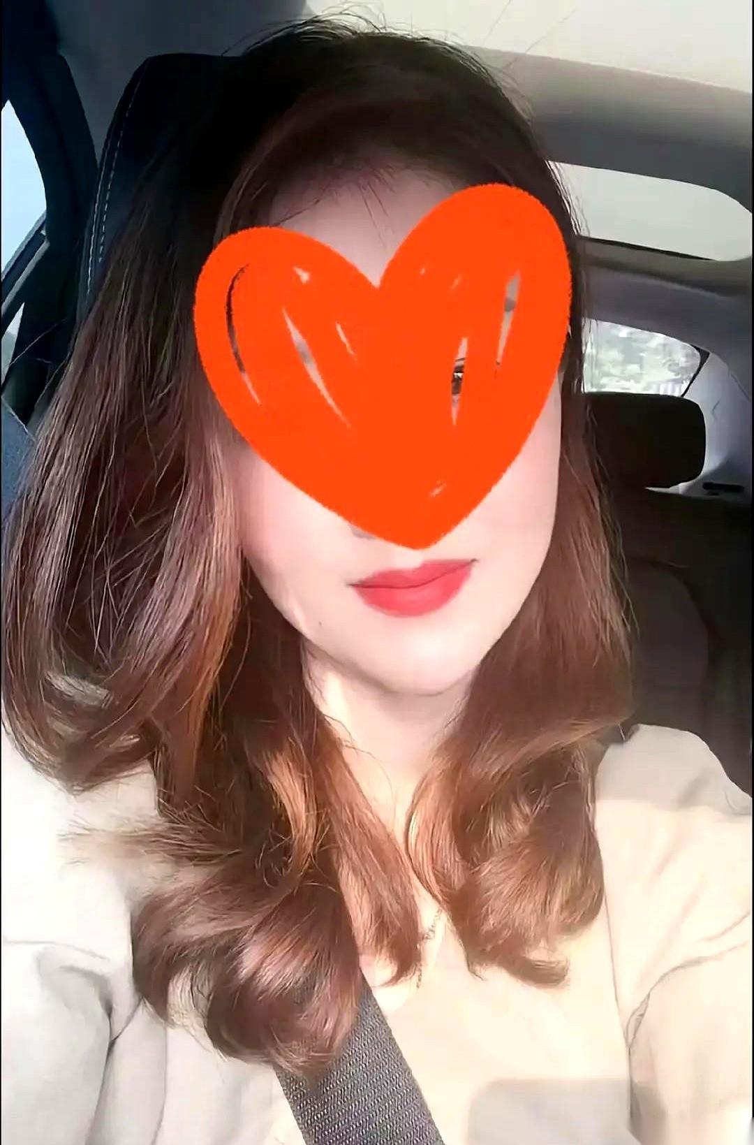 他那三套全款房，都是婚前财产，公证做得滴水不漏。这事儿，我是到了民政局门口，他