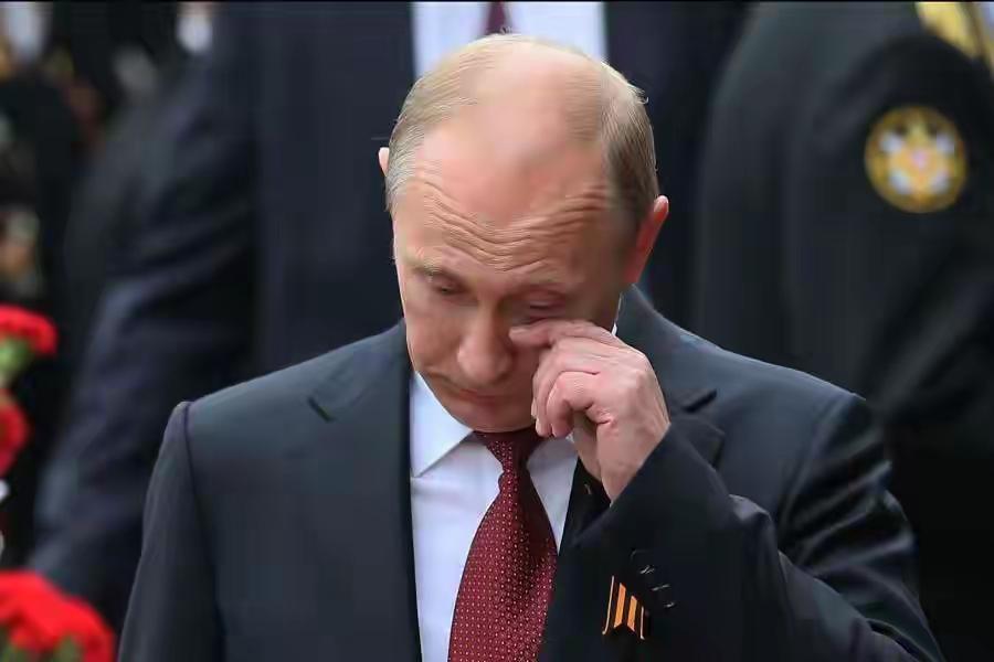 民众支持率在不断下降，俄罗斯需要拿出提升措施。据彭博社报道