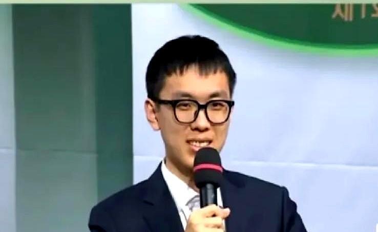 慢也能赢，快未必灵！中国大棋士赛八强战，许嘉阳把李钦诚拖到最后一盘，硬是磨出胜