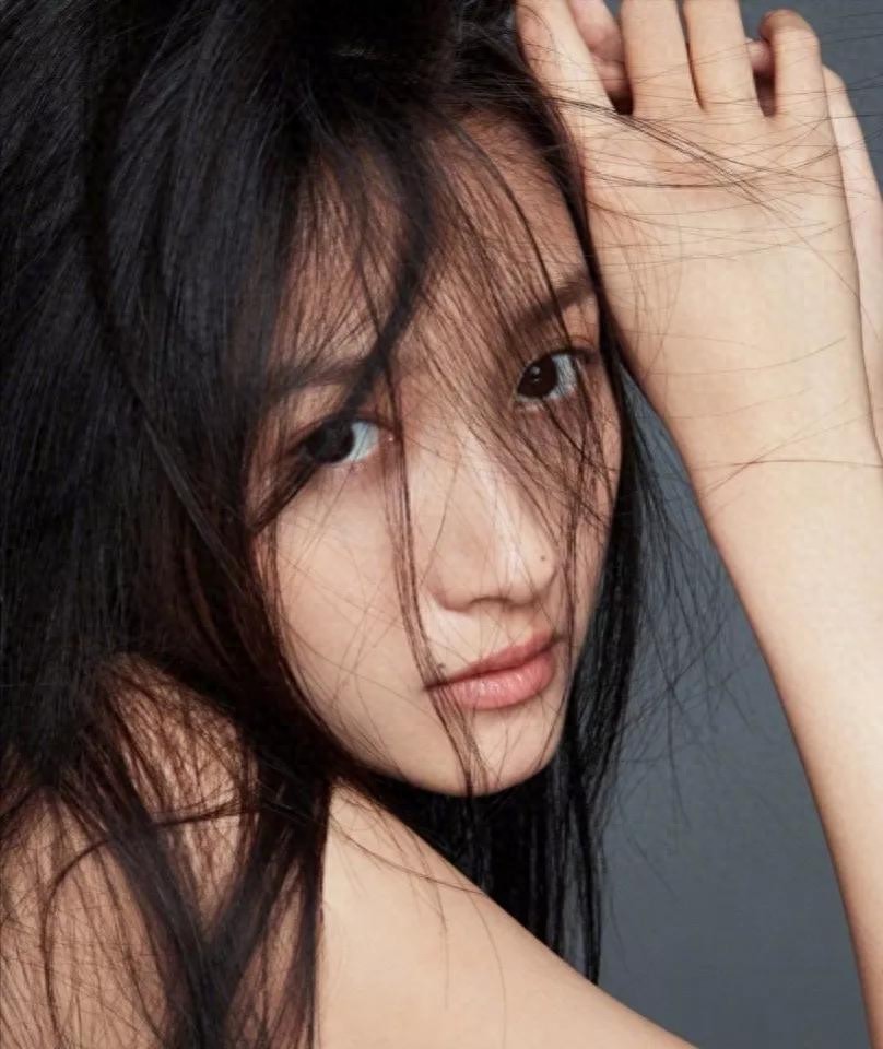 关晓彤小花旦写真特辑：清新靓丽、窈窕淑女