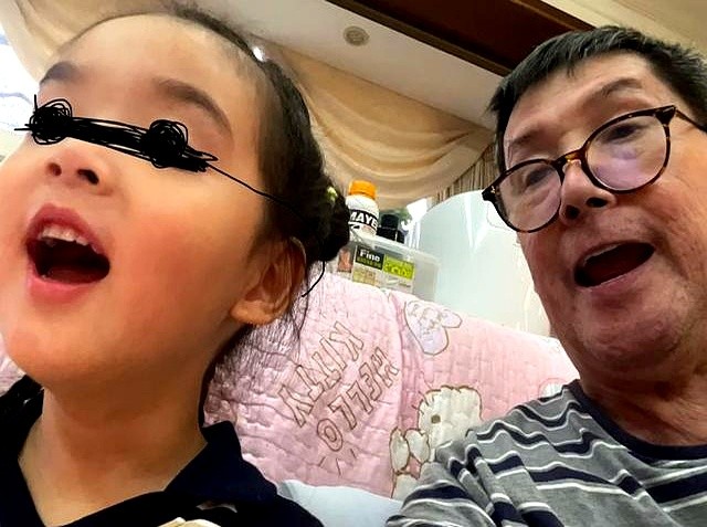 郭碧婷爸爸直接在网上放话：我外孙这长相，简直貌比潘安！郭碧婷这趟带娃回娘家，郭爸爸乐得合不拢嘴，晒照