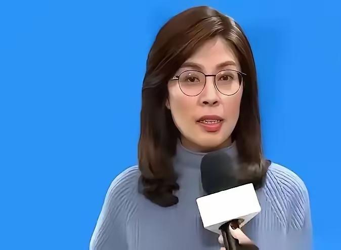 郑丽文的处境，比想象中更狠。有人悄悄塞给她一份稿子，对她说：“你就照着上面念
