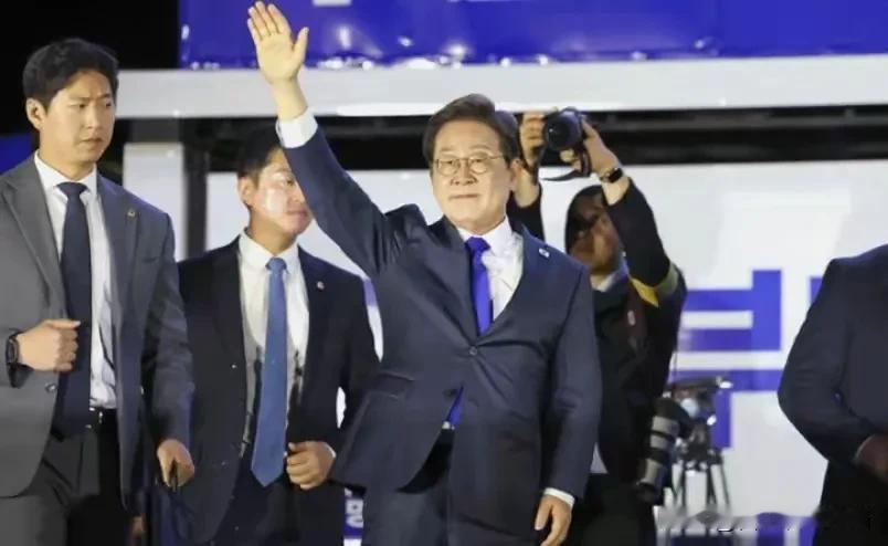 韩大选结果出炉，李在明笑到了最后，赢得了大选，放话清算尹锡悦，确保牢底坐穿！
