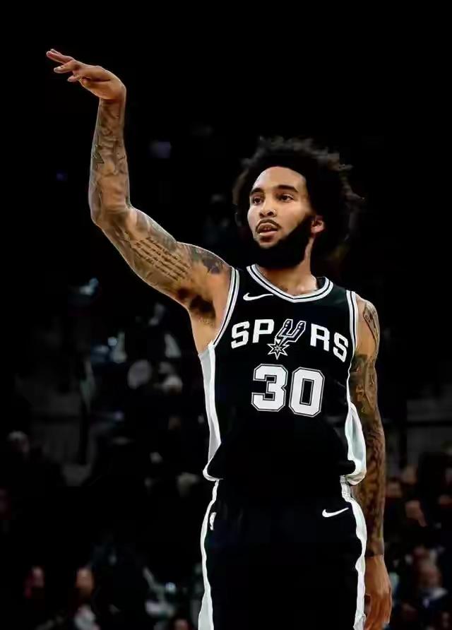 尚帕尼将会大幅度涨薪，马刺还能留得住这位高校的3d射手么？先说答案:尚帕尼肯