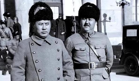 傅作义这人不简单，和平解放北平时，他手下亲信部队不多了，剩下几十万中央军只是名义