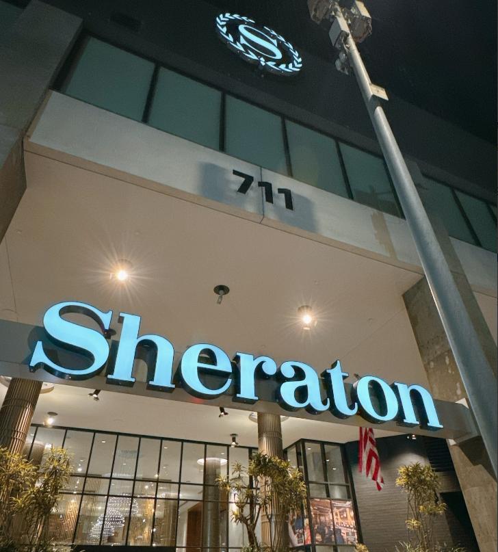 “离大谱了！”一女子一家三口去旅游，入住某中高档酒店，进入房间后，她看迷你吧台摆