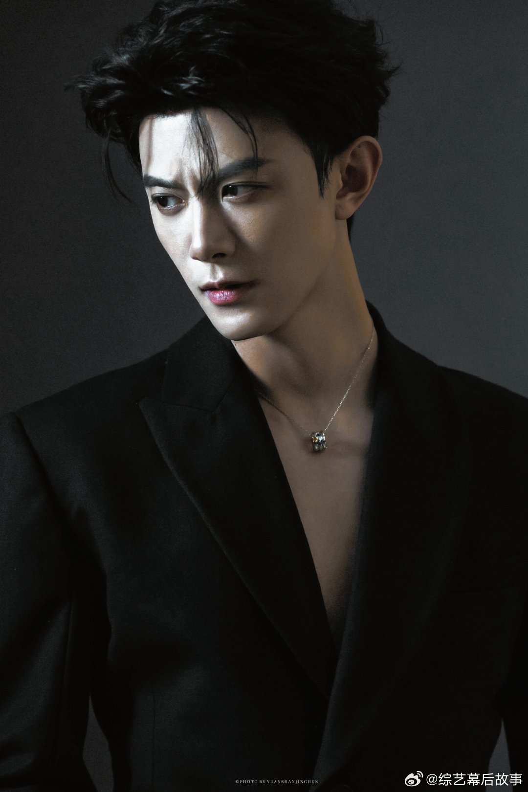 邓凯妈妈有那么帅吗网友爆料逐玉男三邓凯是初中语文老师儿子，消息瞬间炸锅，好多