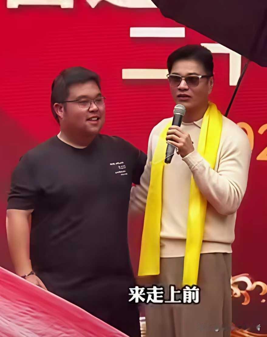 吕良伟的儿子真的太像杨小娟了，吕善扬，取“善事多为贤君子，扬名立万真英雄”的意思