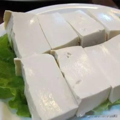 脑梗都是拖出来的，四种食物要常吃 1.豆腐豆腐被称为血管的“天然清道夫”
