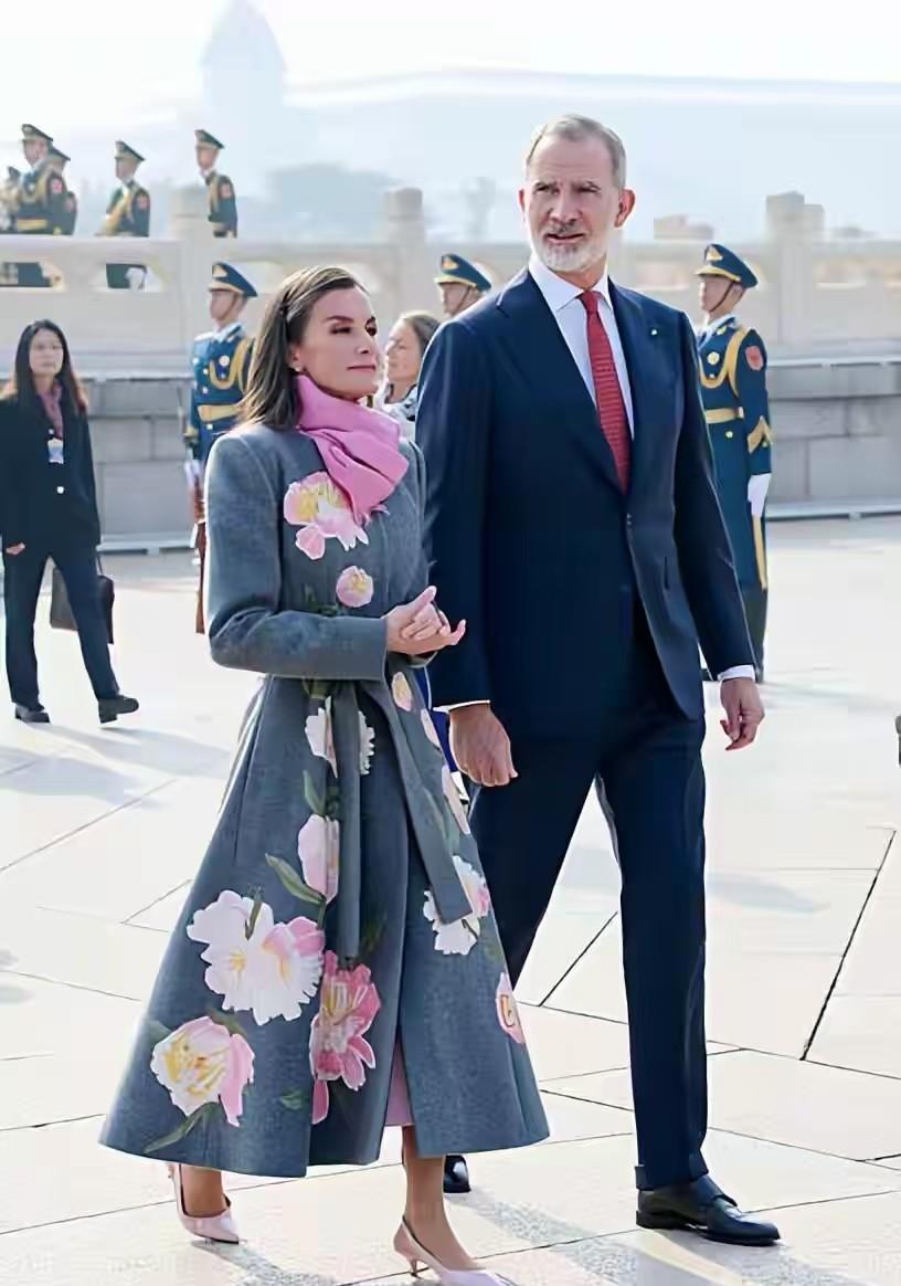 西班牙国王访华旧事新谈，殖民过往浮出，新能源合作埋伏笔。西班牙国王最近来中国访