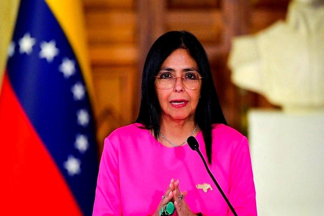 费那么大劲，把人家总统给掳走了。我猜他们当时肯定觉得，这下总该听话了吧？这盘棋