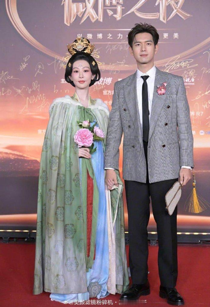 红毯最尬的出现了…她的团队咋想的啊💔​​​
