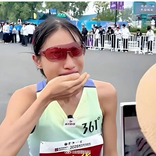 【#医院回应最快女护士张水华被处分#】#最快女护士被医院警告处分6个月#12月