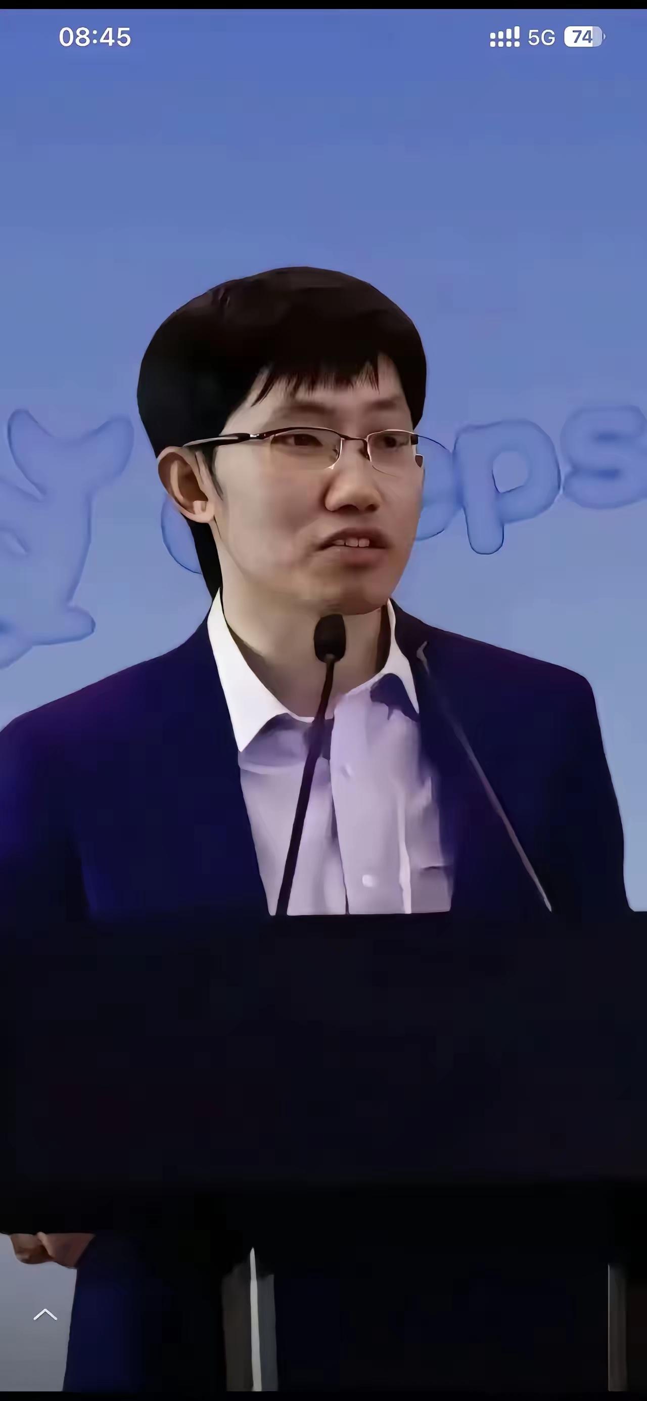 梁文峰这事儿，绕不开“众怒难犯”这四个字。都说他聪明，玩量化玩得风生水起，