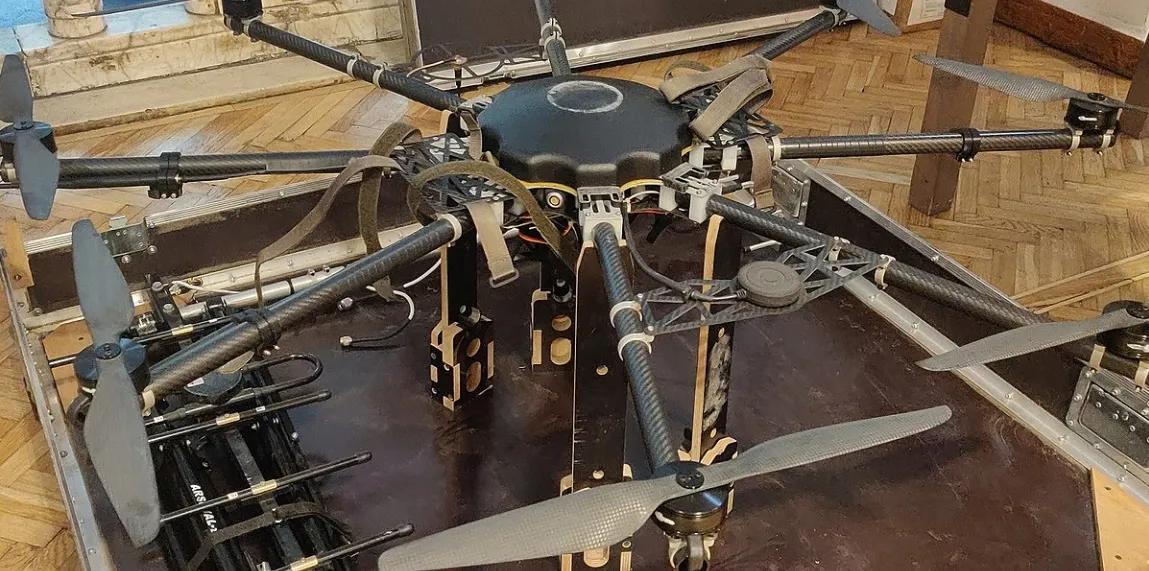 被包围在奥斯基尔河东岸的乌军部队补给断绝，乌军指挥部在地面无法打通补给线的情况，