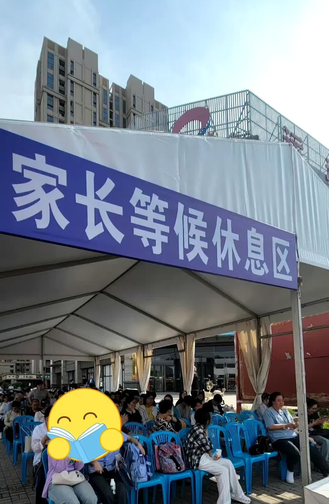 如何形容周深的粉丝？萱妞:最适配的自然是“上到九十九，下到刚会走！”啦！