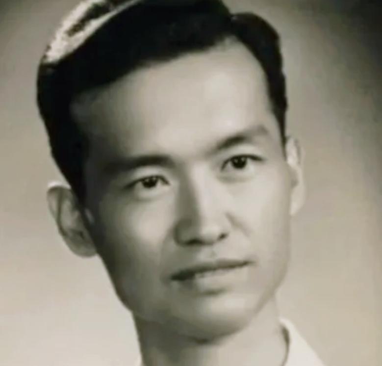 1947年东北战场，一名被俘的国军少校毫不慌乱，只留下一句："同志，你级别太低，