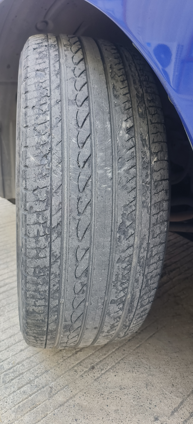 十代思域轮胎各位车友们，2020款燃动版轮胎这样了，还能开吗？