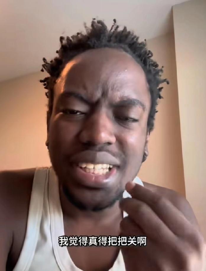 一位黑人小哥发视频呼吁中国应该加强黑人入境的审查，特别是留学生，不要把那些好吃懒