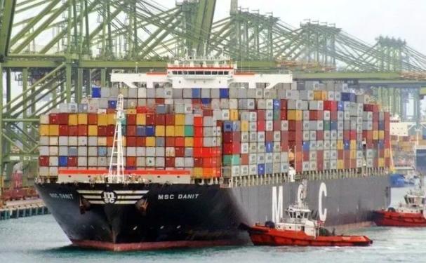 有艘叫MSCDanit的集装箱货轮，在海上跑了好几个国家，没一个愿意让它卸货，