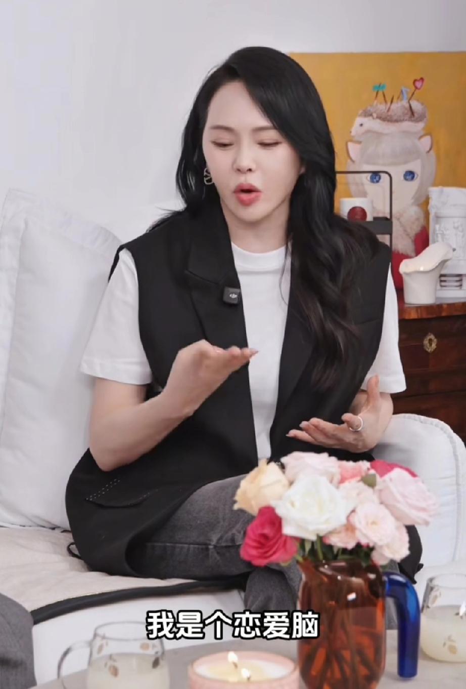伊能静:我是恋爱脑伊能静和恩利说:“我是绝对的恋爱脑，我只相信一见钟情，我喜欢