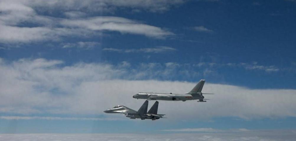 6月27日，中俄两国空军在日本海、东海、太平洋西部空域，实施了第11次联合空中战