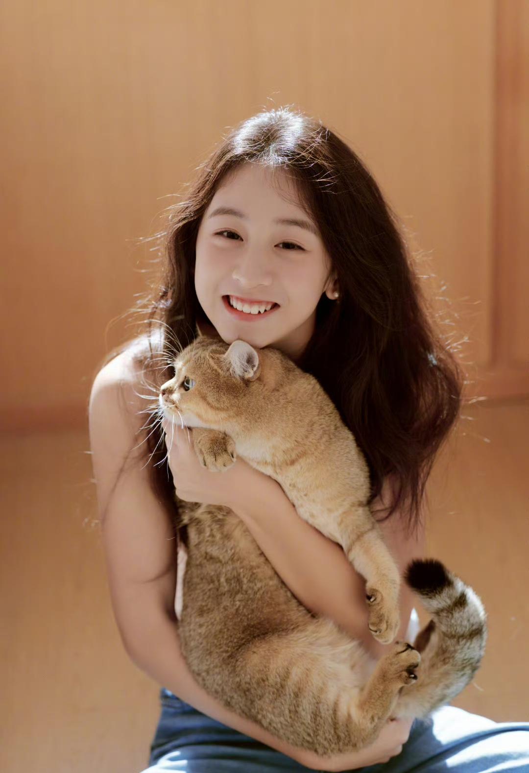 田亮晒18岁女儿美照并向女儿深情表白……闺女，从今天起，法律上你是个大