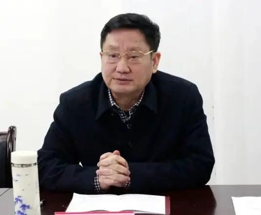 宜宾原纪委书记向辉礼，家中藏匿赃款放到发霉，送情妇1200万又被其检举。202