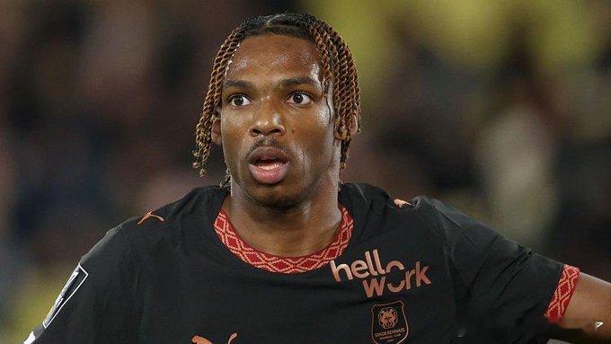 前天空体育记者拜利透露利物浦方面相信，乔瓦尼·莱奥尼未来有望与雅凯形成有效的中卫