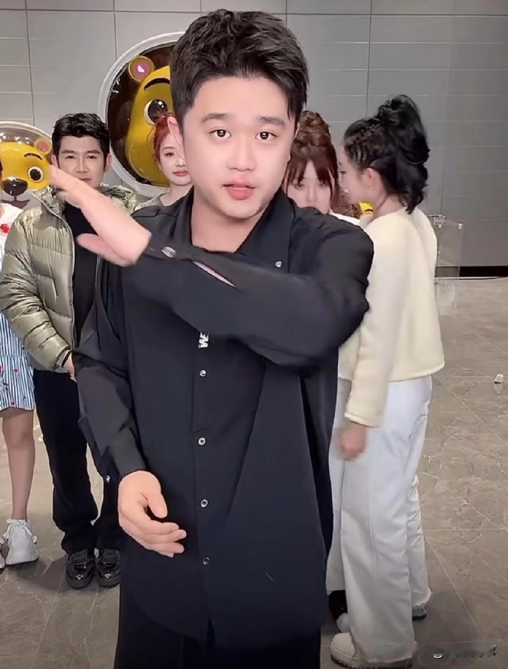 辛选赵梦澈喊话全网，我一个人吊打整个互联网，不服来战！赵梦