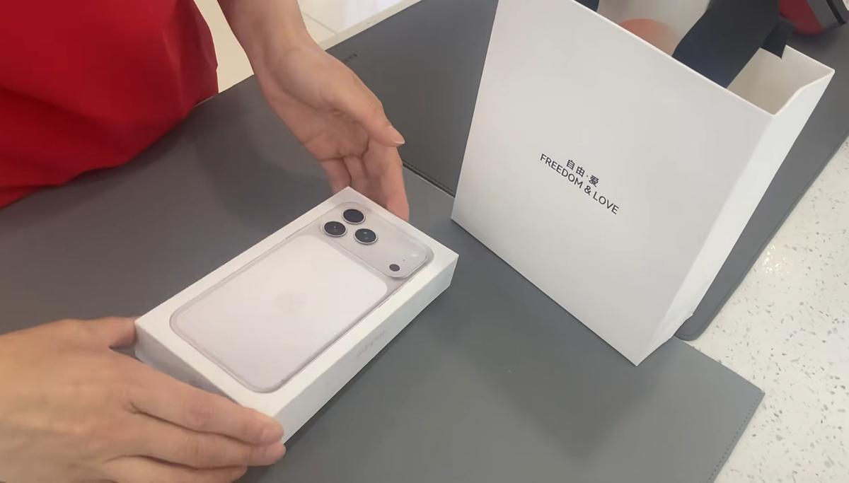 全网炸锅！iPhone降价就主动退差价！胖东来这波操作直接赢麻了，把顾客利益