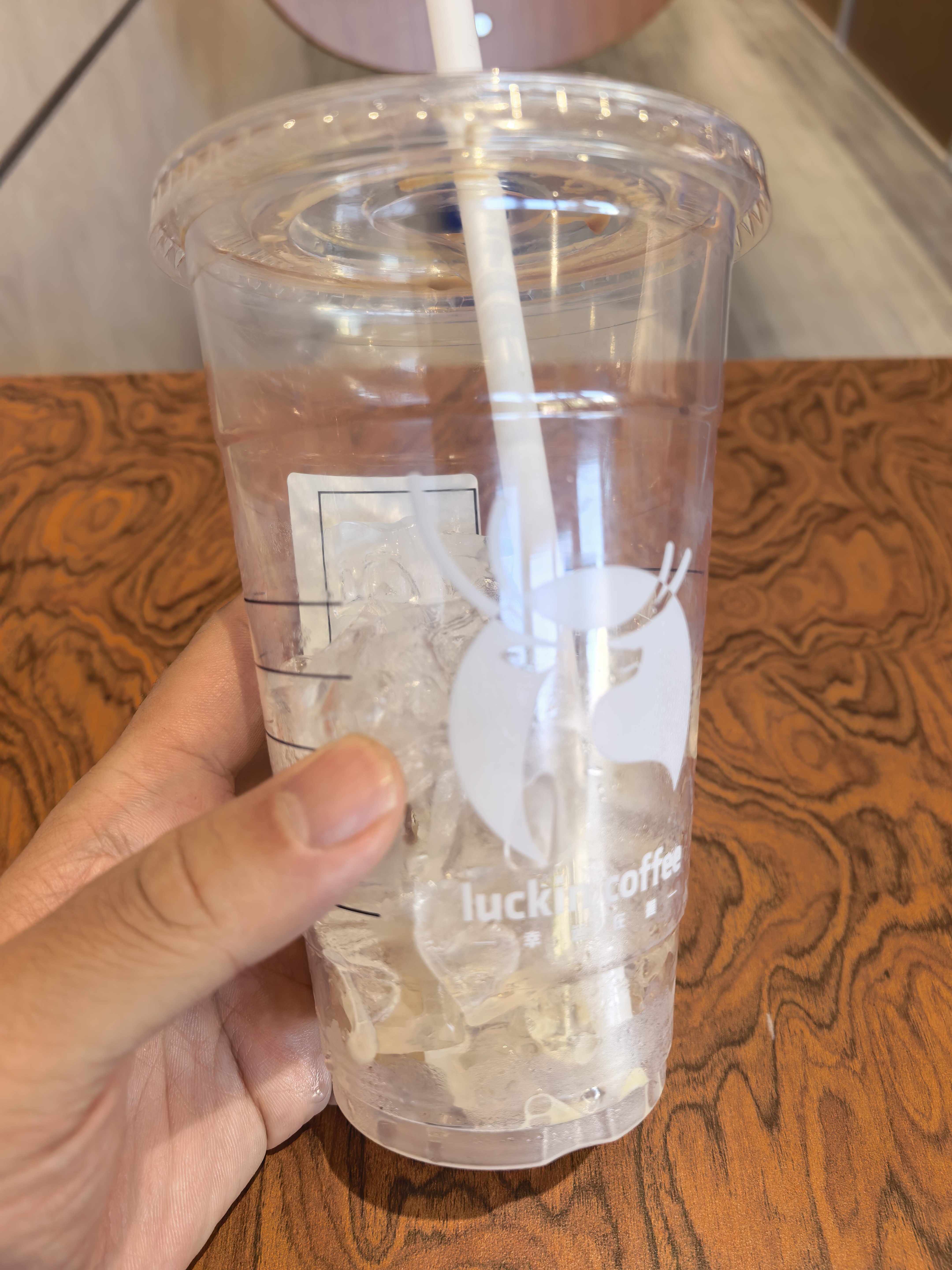一杯咖啡半杯冰，瓶装的反而觉得更好喝一点[吃瓜]​​​