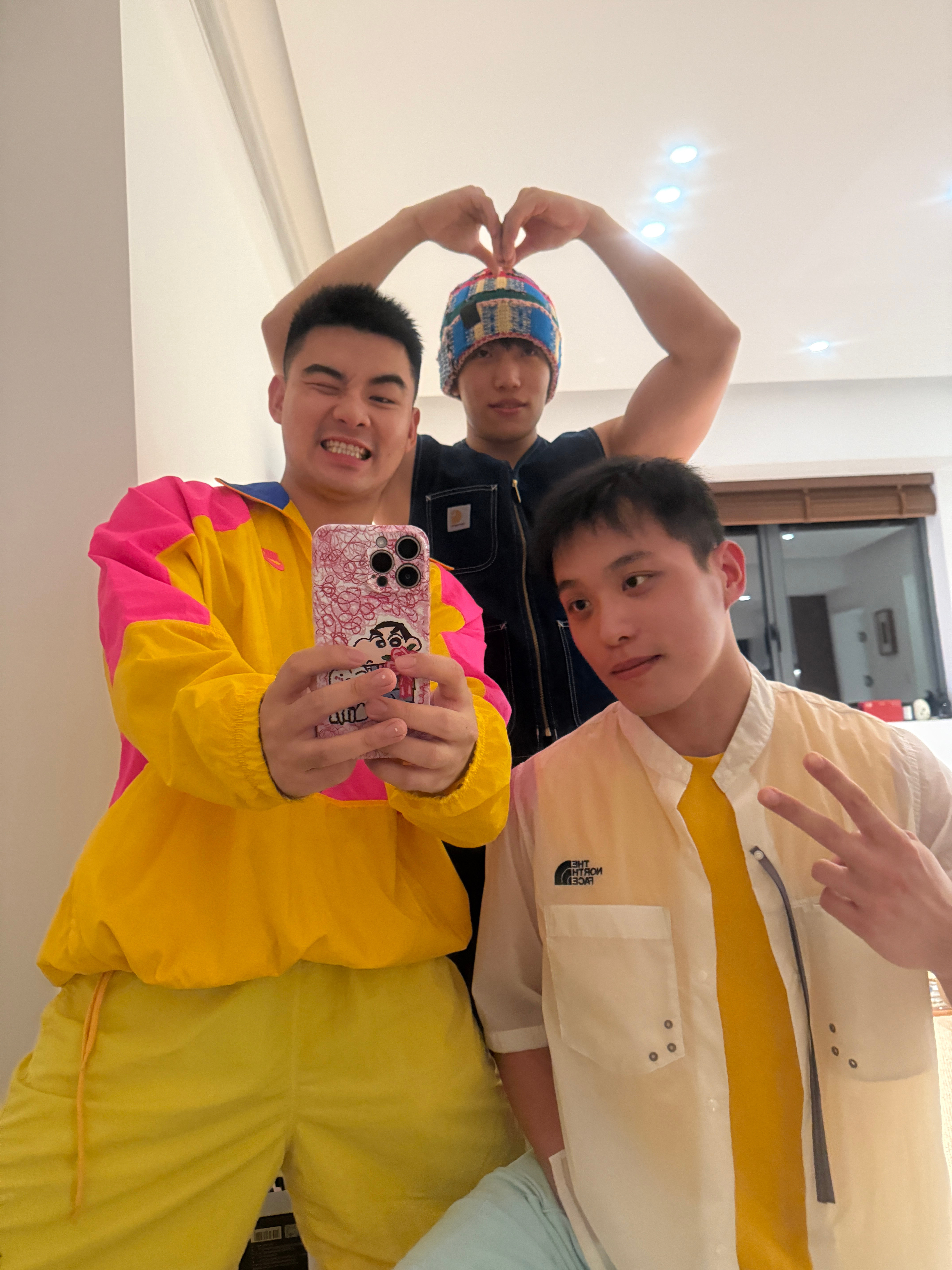 555555超级超级超级忙和累的一天还好有朋友陪如果不是下班了还可以跟朋友窝