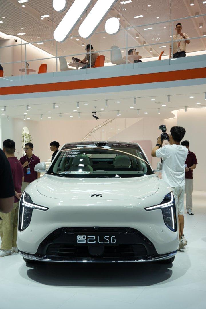 全新智己LS6配置升级真多2025成都车展车314报道智己这波升级力度是真的大