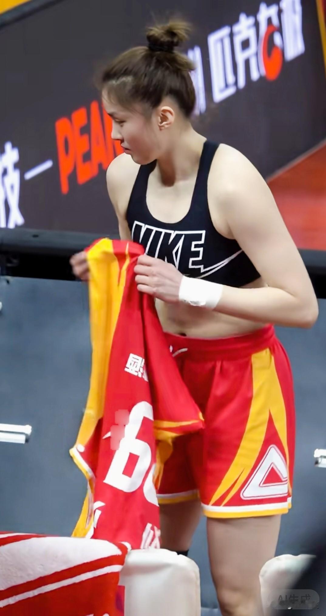 真是物以类聚人以群分，论山西女篮的两大豪放派美女球员，我只服翟若云和惠特尔！山