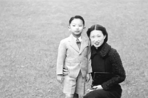 1930年11月28日，赵一荻生下了她和张学良的儿子张闾琳，于凤至得知，非但没有