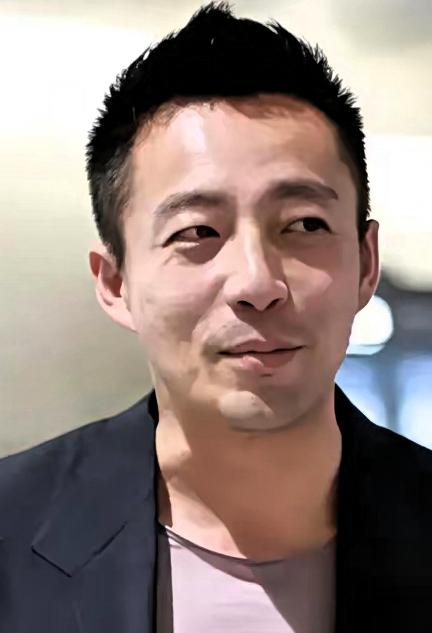 汪小菲的怒火，平台封号是个事儿。平台说他造谣“日本去世”，直接封了号，汪小菲和