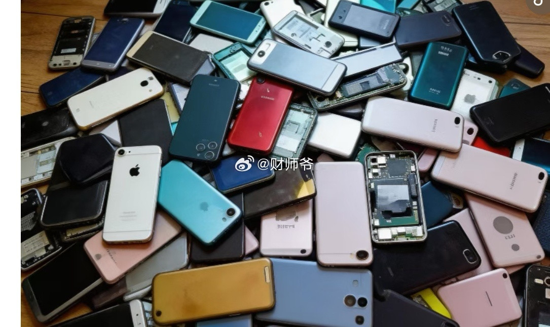 有新闻报道说，家里的废弃手机现在涨价了，原本只能卖一两百元一台的，现在都涨到50