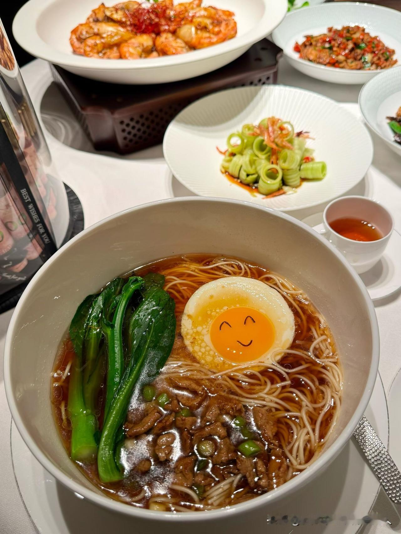 最近，国家层面不断传来好消息：第一个好消息，明年要普调工资啦！这意味着咱们老百