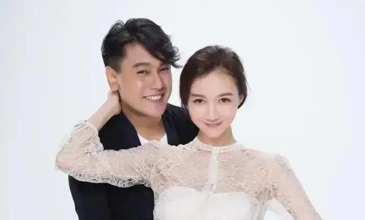 潘粤明亲口承认，2016年是朱孝天把他从泥潭里拽出来的。谁能想到，当年那个风光