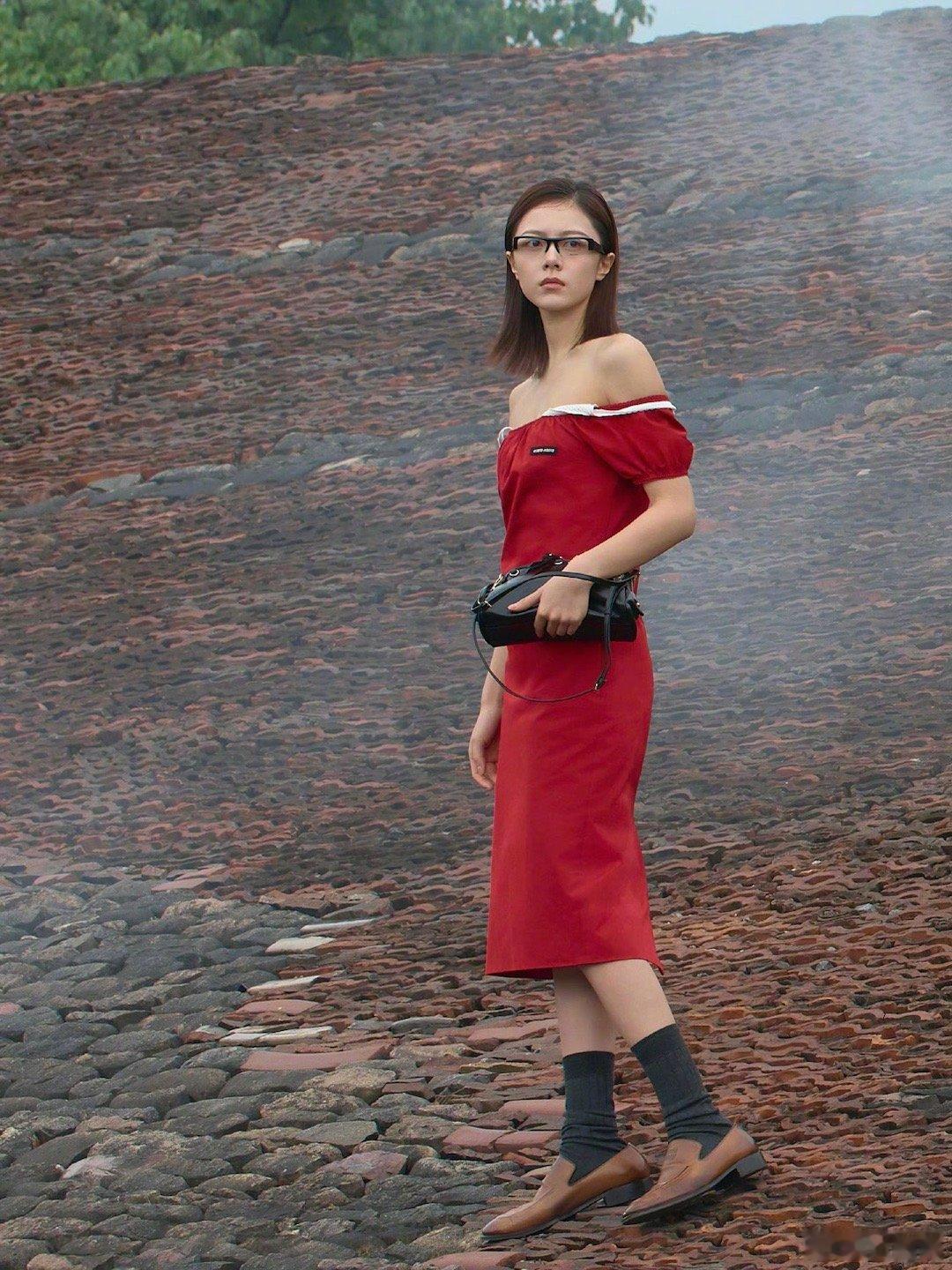 赵今麦miumiu最新宣传大片，能带货吗～