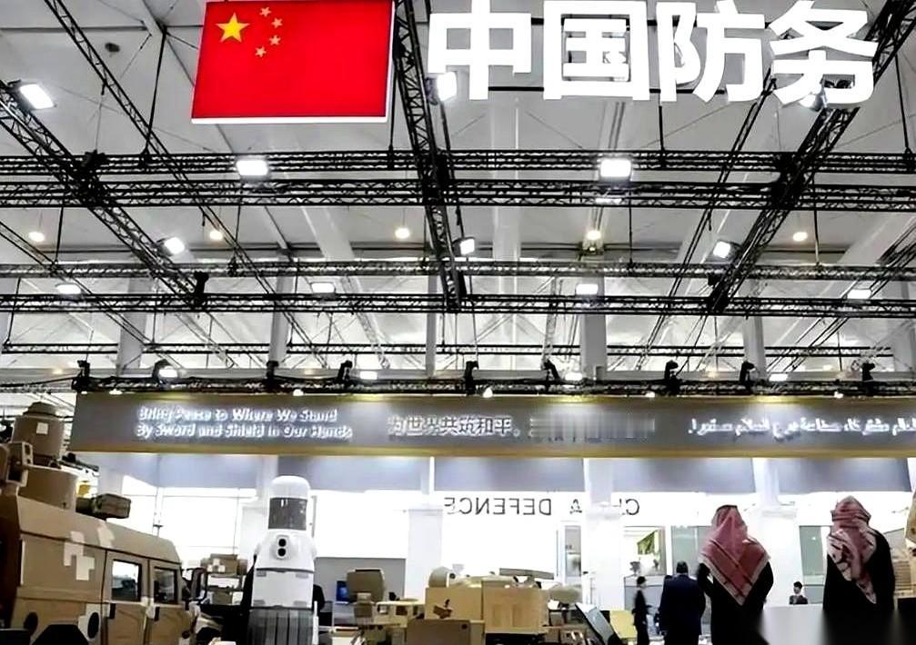 防空警报声刚停歇，一张军购账单就重重摔在了桌面上。这是当前全球军火市场的真实缩