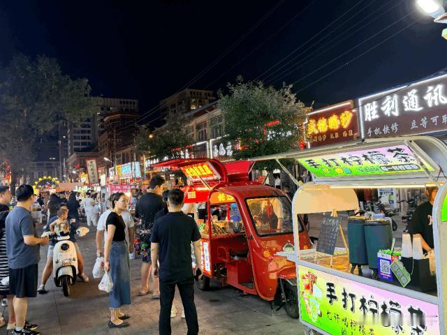 天津这地儿彻底火了！百年老街夜市开街，日均破万人，去过的都说绝！要说最近天津