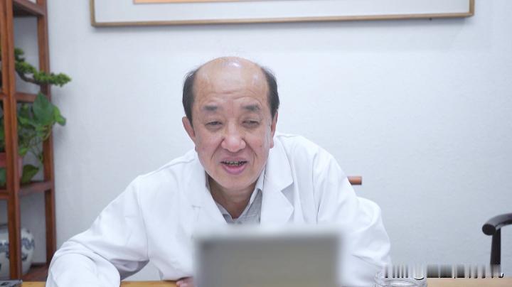 腺样体从小学拖到高中！不用手术，老中医讲透根治真相行医四十多年，最让我惋惜的，