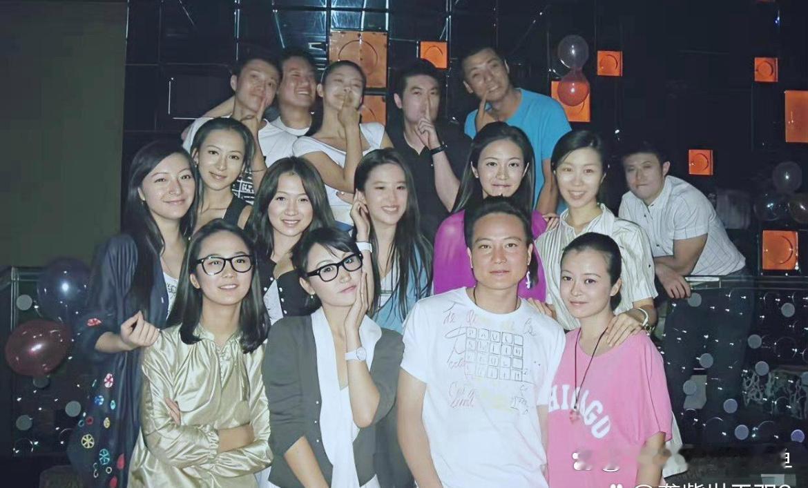 大学时期的刘亦菲，颜值就已经格外突出了！